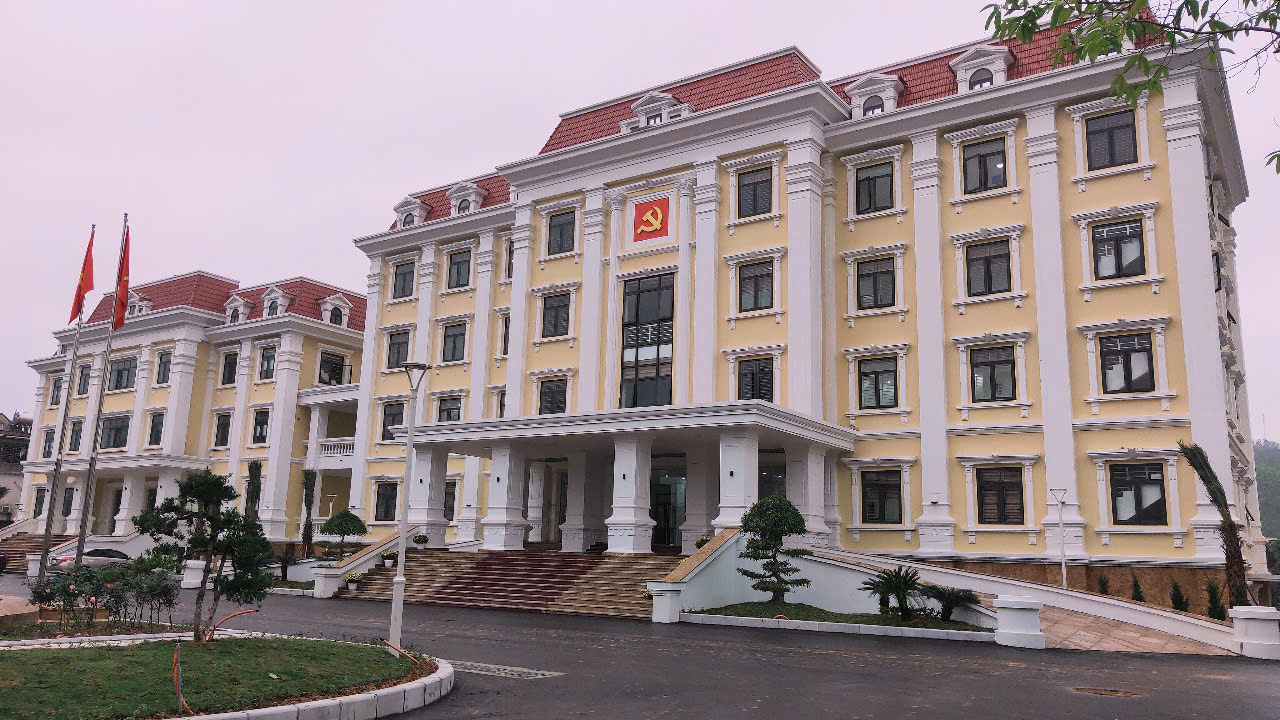 Trụ sở huyện ủy và Khối MTTQ và các đoàn thể huyện Ba Chẽ.