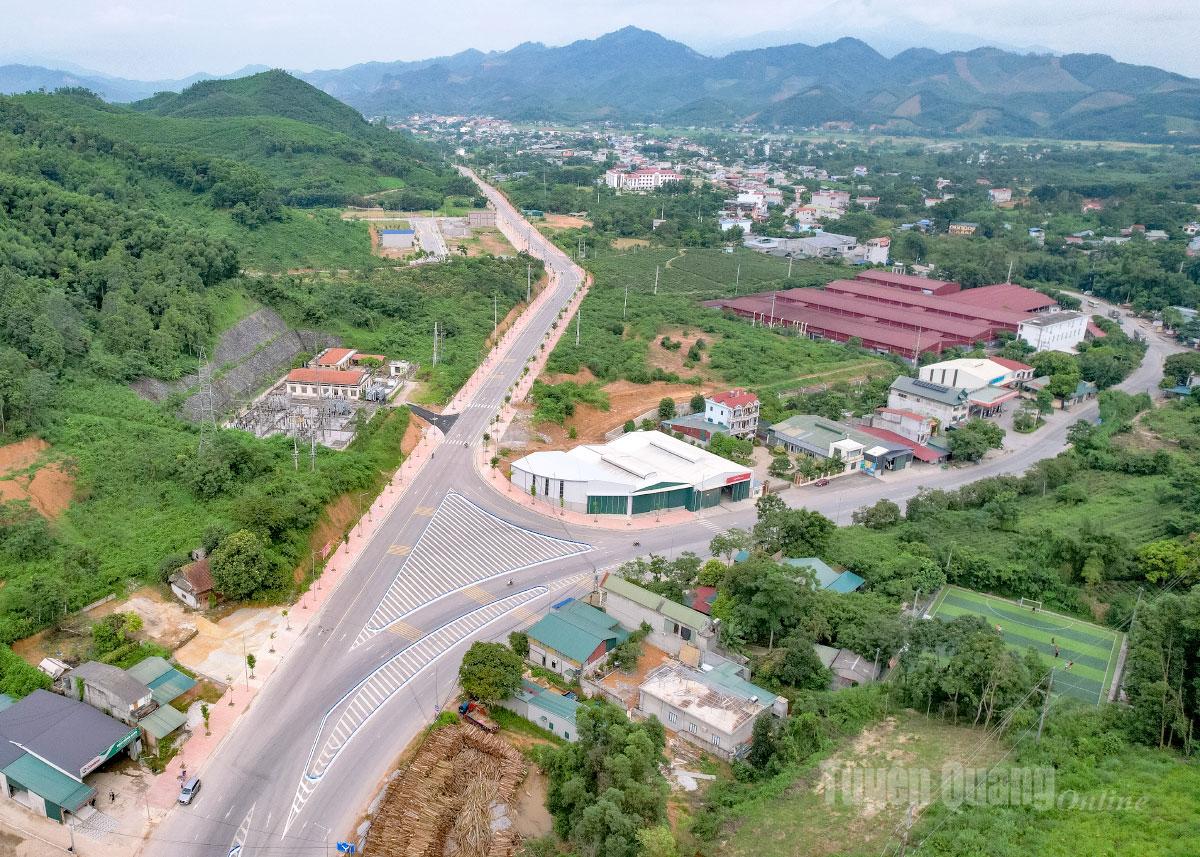 Công trình: Mở rộng chỉnh trang tuyến đường trục chính thôn Vườn Cau, xã Sơn Dương